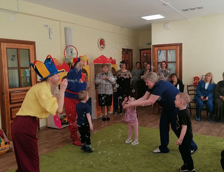 Сегодня в торжественной обстановке вместе с коллегами из министерства социального развития, опеки и попечительства Иркутской области открыли Центр дневного пребывания для детей-инвалидов и их семей. 