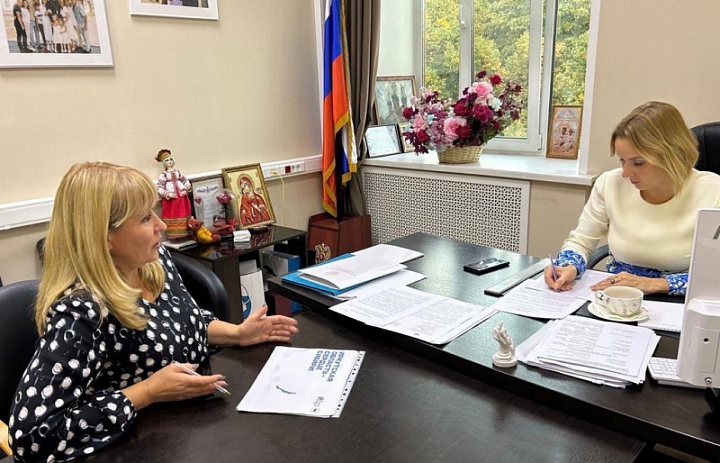 На рабочей встрече с Уполномоченным при Президенте РФ по правам ребёнка Марией Алексеевной Львовой-Беловой обсудили вопросы, требующие проработки на федеральном уровне. 