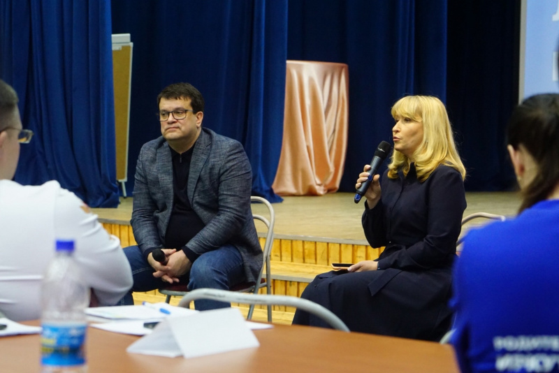 В Ангарске, на базе Регионального центра выявления и поддержки одаренных детей «Персей», Министерство образования Иркутской области проводит региональный родительский форум, посвященный Году Семьи.