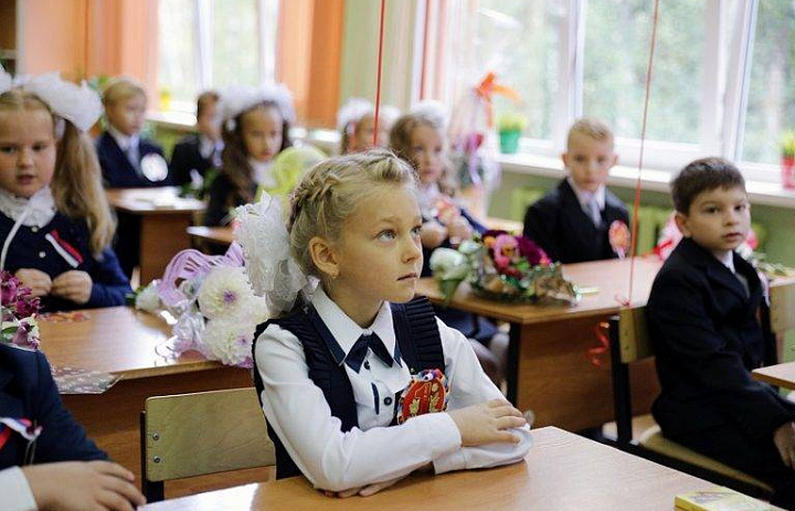 В Иркутской области со 2 августа, начались выплаты по 10 тысяч рублей на детей школьного возраста к 1 сентября.