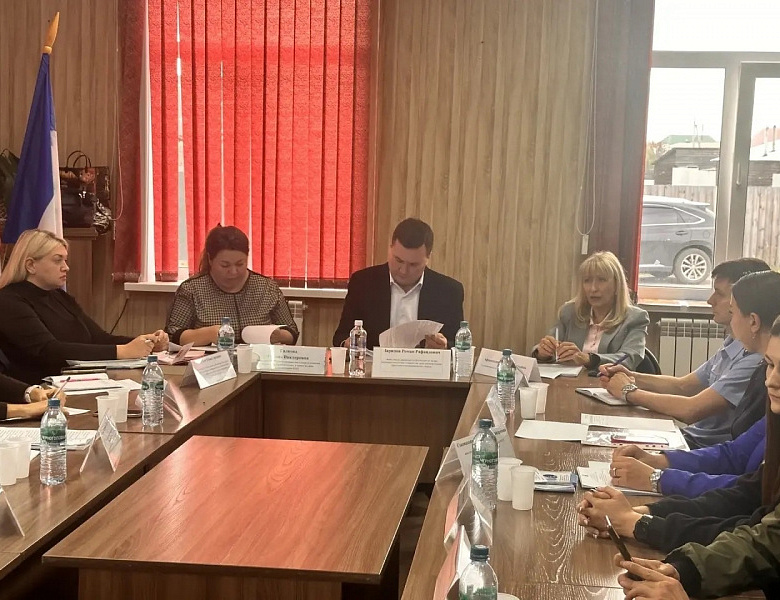 В рамках продолжения работы по анализу ресурсов муниципальных образований вчера Уполномоченный принял участие в заседании комиссии по делам несовершеннолетних и защите их прав Иркутского муниципального округа.