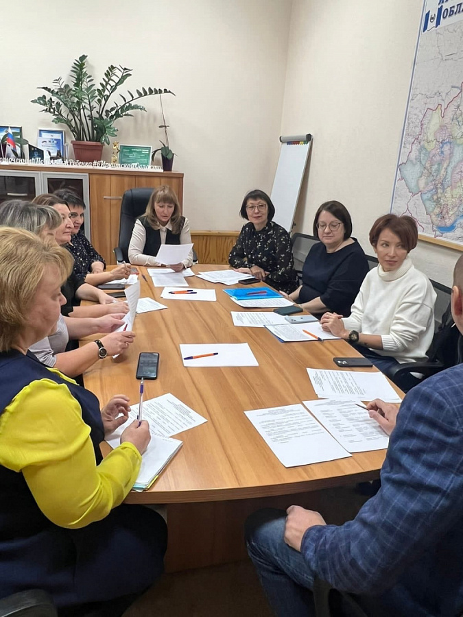 Уполномоченным по правам ребенка в Иркутской области проведен круглый стол на тему: трудоустройство родителей, потерявших работу.
