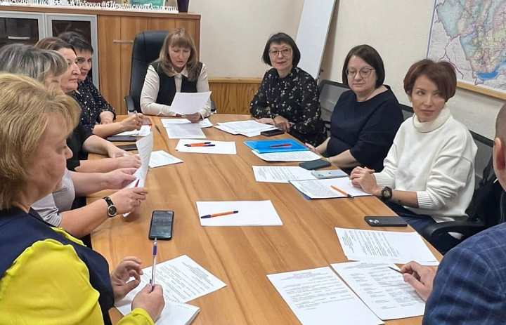 Уполномоченным по правам ребенка в Иркутской области проведен круглый стол на тему: трудоустройство родителей, потерявших работу.