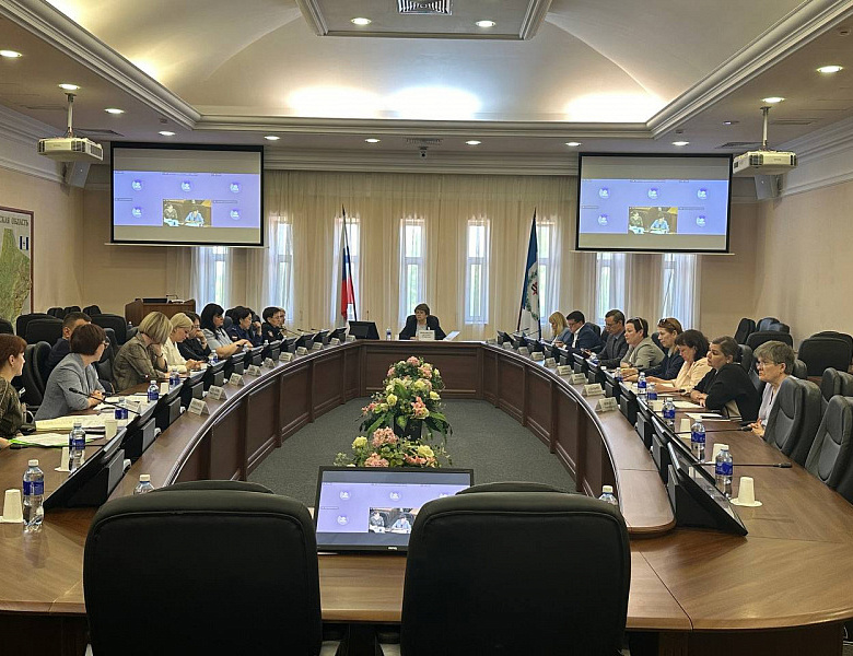 Вчера состоялась областное заседание комиссии по делам несовершеннолетних и защите их прав Иркутской области по инициативе Уполномоченного.