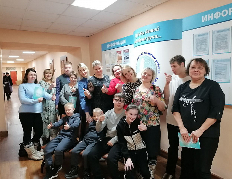 В преддверии Нового года встретилась с общественным представителем Уполномоченного из г. Усолье-Сибирское Галиной Бочаровой и семьями, воспитывающих детей с особыми потребностями. 