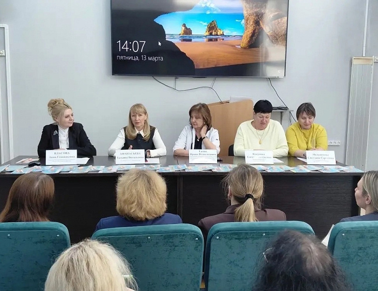 В Иркутском перинатальном центре состоялся важный разговор о поддержке семьи с самых первых дней жизни